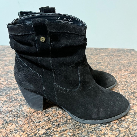 Melrose and Market “Theda” Black Suede Slouch Ankle Boot size 7 - Picture 3 of 8